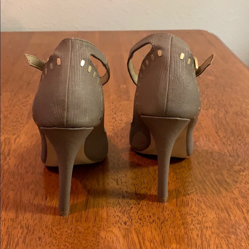 Gray pumps - Picture 3 of 4